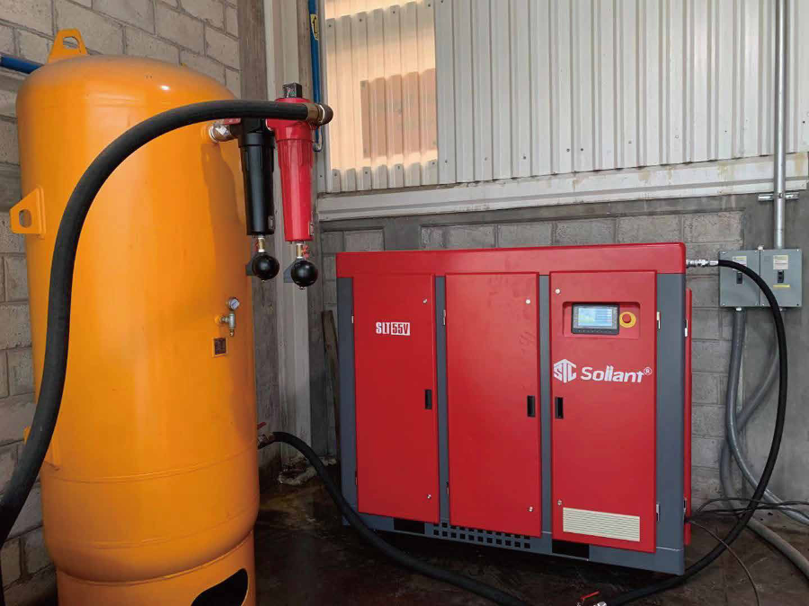 Screw compressor and receiver