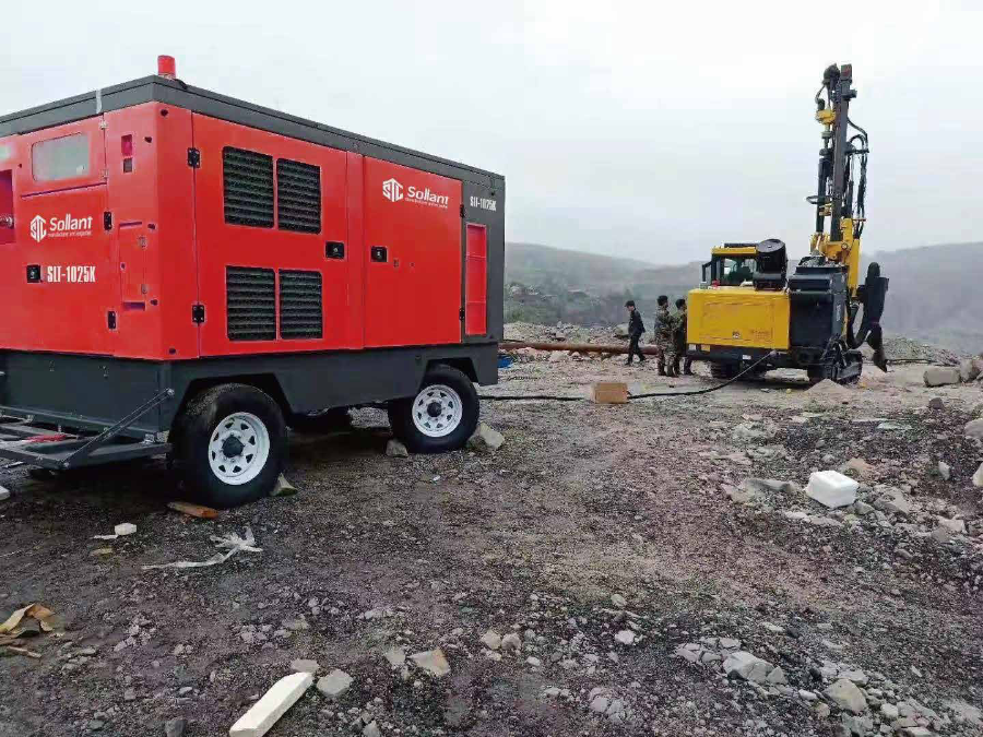 Mobile diesel compressor